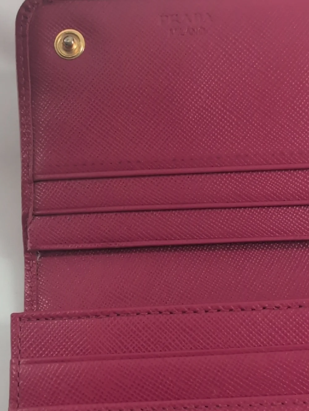 Prada Saffiano Wallet In Great Condition !